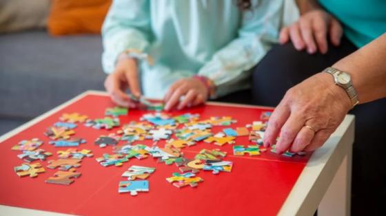 Hands putting jigsaw pieces together